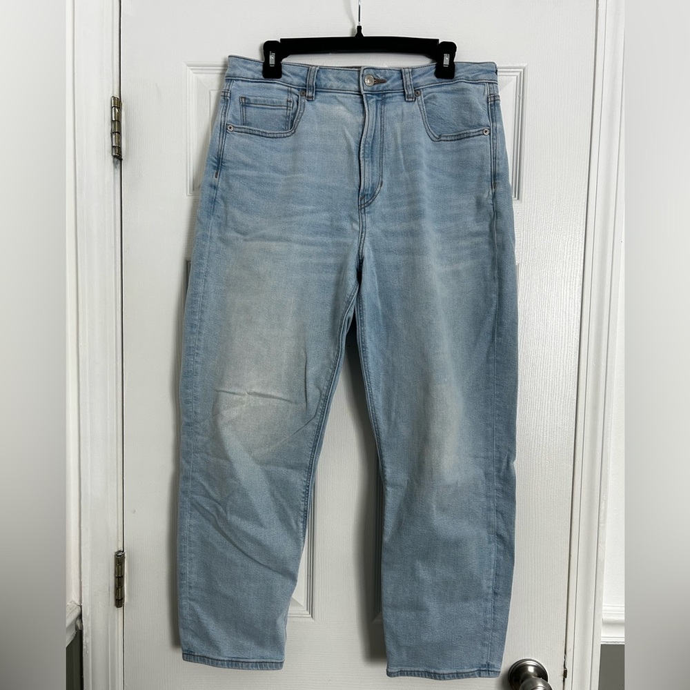 American Eagle Straight Mom Jeans